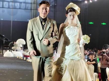 一场万众瞩目的长治网红婚礼 @英俊暴.👏 @狗宁 新婚快乐,余生皆甜#长治婚礼主持人 #网红婚礼 #长治网红 #婚礼主持人灏云