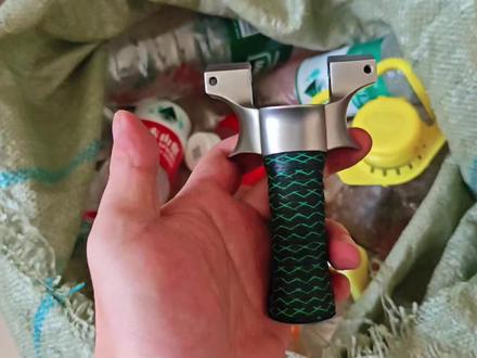 #弹弓 #弹弓爱好者 #户外 #射击
靠捡不要的水瓶买的锁凤九…