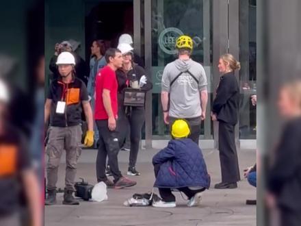 霍诺德徒手攀台北101大楼,贾永婕谈其申请信,阿信评安全第一 艾力克斯·霍诺德徒手攀登台北101大楼,贾永婕透露其申请信,阿信评论安全第一 #台北101 #霍诺德 #阿信 #娱乐评论大赏 #随时随地标记一下