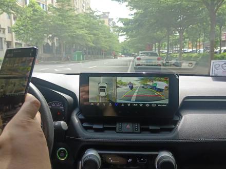 23款丰田RAV4新车到店专用一键启动手机远程启动,360全景带记录功能。