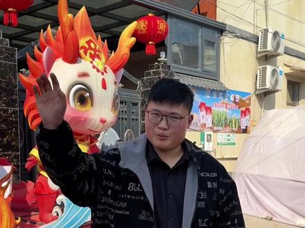 #大衣哥朱之文 #大衣哥家女婿 #大衣哥闺女回门 大年初二大衣哥闺女女婿回门了,大衣哥女婿真有气质帅气小伙有福之人