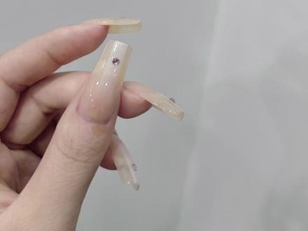 镂空线型渐变美甲教程#美甲教程 #blingbling #夏季美甲款 #裸色系美甲 #美甲 抖音