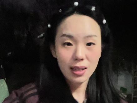 二十多岁的女生也可以放烟花🎆#放烟花 #女生放烟花 #烟花最浪漫的一瞬间 这个烟花好玩 爱玩