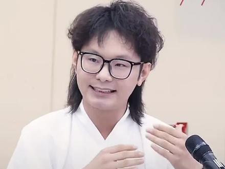 剧粉:大家不是不喜欢传统文化,而是缺少链接我们和传统文化的入口和接口,《家业》就是这个入口和接口
#杨紫 #家业 #李祯 #座谈会 #剧粉
