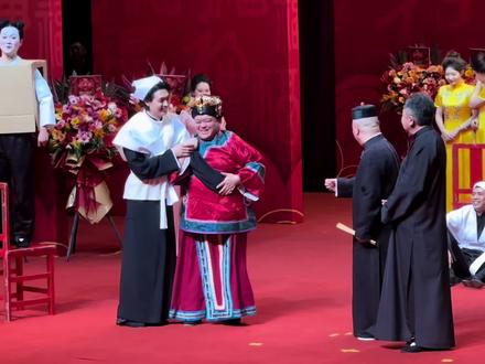 2025.12.12纲丝节化妆相声😂老秦今天扮演的小护士版的三姑老爷🤣🤣🤣#秦霄贤 #纲丝节 #德云社