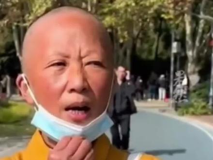 女子称自己卖房裸捐588万出门修行,女儿无奈借学贷上学,目前失去联系。女子:这次回上海想找到她