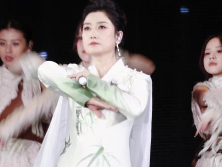 有谁听这首歌就是为了看姐姐冷脸扭扭呀,帅呆了! 扭扭我们喜欢你!@凤凰传奇玲花
20260315杭州《望星辰》
#杨魏玲花 #玲花 #凤凰传奇玲花 #凤凰传奇演唱会 #望星辰