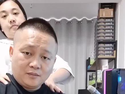 买了电竞显示器,这一步不要忘了设置,刷新率一定要调上来,不然钱白花了!#电脑 #电脑小知识