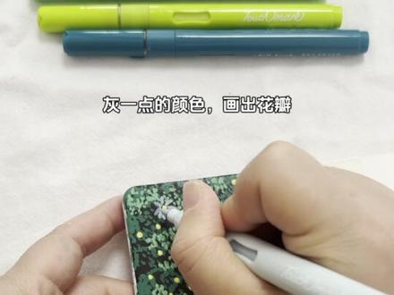 丙烯马克笔简单小画教程 小小花丛。
#画渣本渣 #跟着抖音学画画 #丙烯马克笔绘画 #简单又治愈的小画 #翻翻乐