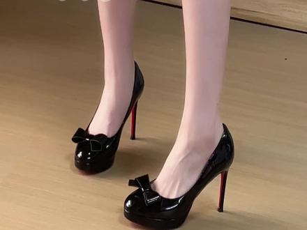 我的妈呀!防水台小圆头好有古早味!#防水台高跟鞋