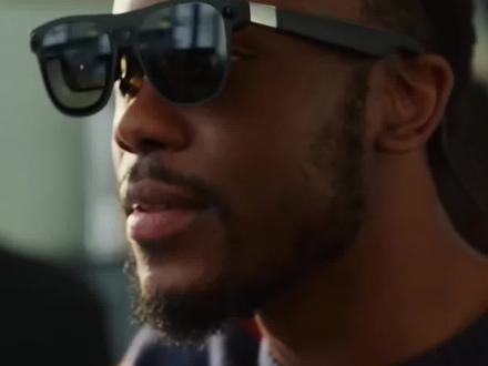 继五月首秀后,XREAL Project Aura AR眼镜正式发布,真正实现了从“显示”到“理解”的进化。#谷歌AI眼镜官宣明年问世#XREAL发布首款安卓XR眼镜#XREAL