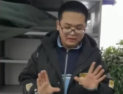 #单衣男孩#单衣男孩零下20度骑车上学#教化学的小微老师#二龙湖浩哥#杨佳印#正能量#感人故事#打卡退休生活