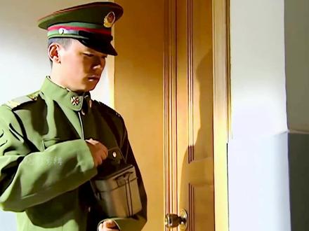 两个人慢慢产生了感情@@!#经典电视剧 #军旅剧 @抖音小助手