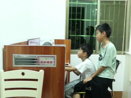 五年级学生自学编程,编了几十个小软件,妈妈表示不会玩