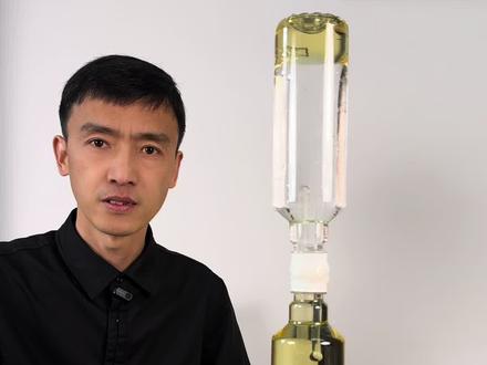 太有趣,1个水油沙漏讲透密度原理,看完再也忘不了。#物理实验 #趣味实验 #我在抖音学物理