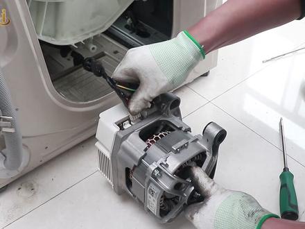 1小天鹅TG70-1211DXS电机拆装方法#洗衣机维修#滚筒电机的拆装