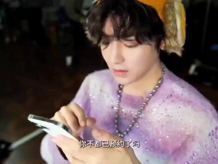 希望南京演唱会都能抢到原价票
不要像侯明昊一样 抢不到 只能站票
#侯明昊 #演唱会抢票 #南京演唱会 #追星 #侯明昊唱歌