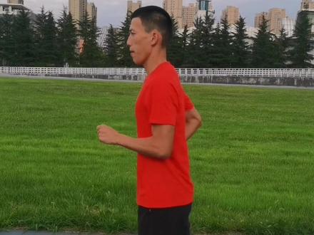 跑步摆臂常见错误与正确动作示范及改进办法#跑步 #运动 #马拉松 #长跑 #体育 #训练营 #减肥
