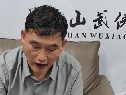 朱之文也是个普通人儿
#万岁山武侠城 #万岁山让我感到陌生 #朱之文打卡万岁山南天门 #朱之文直言当农民最光荣 #大衣哥在万岁山玩嗨了
