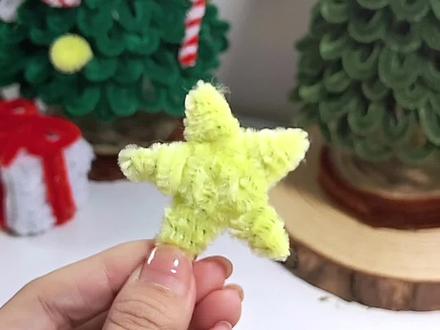 回复 @玊尔的评论 你们问的扭扭棒五角星⭐详细教程 来啦!#手工 #手工diy #圣诞节 #扭扭棒 #扭扭棒星星