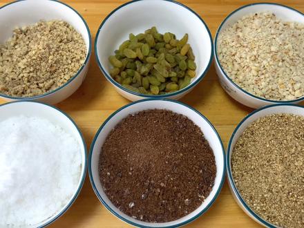 元宵节自己做元宵馅,花生、核桃、糖等五种食材,香甜可口