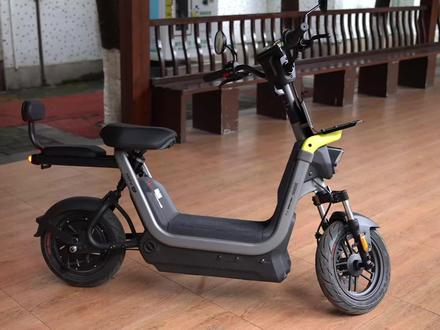 一台真正为年轻人而生的电动自行车,九号Fz1 60全方位测评 每每谈到电动自行车,我印象里好像每个品牌都在说是为了年轻人而造,那现在的年轻人究竟想要什么?而今天要给大家介绍的九号 Fz1 60,各方面真的是为年轻人打造的。#九号电动 #九号Fz160