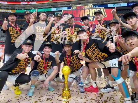 浙BA不少强队想挑战诸暨队。诸暨队球员、绍兴赛区MVP球员杨少炜向全省精英喊话:放马过来吧!(浙江之声记者沈亭亭、绍兴传媒傅偲艺)#我打我的浙ba#浙ba火力全开