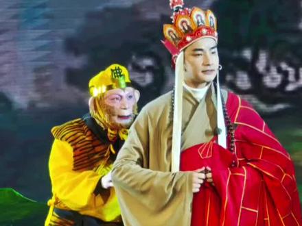 长春文旅推荐官:雪饼猴 沈阳演出 #雪饼猴王铁柱 《真假美猴王》返场演出花絮
给凭一己之力振兴东北文旅的@王铁柱(雪饼猴🐒) 点赞