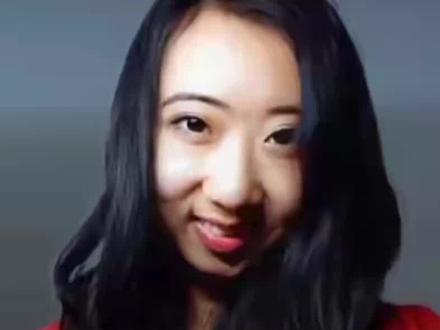 为了讨得美国人欢心,杨舒平努力将自己打造成了“优秀的中国留学生”。
有了这个人设,再加上杨舒平善于交际的性格,她很快就和美国人打成一片。
但杨舒平的野心不止于此,她还想拿到美国的绿卡,继续扎根美国。
然而,在她真正进入社会之时,让她深深迷恋的美国,却并没有企业愿意收留她。
没有工作收入的杨舒平很快就在美国待不下去了。
于是,她又跑到了韩国,想要寻求生存发展的机会。
但奈何,由于当年那场风波实在影响太大,杨舒平的声誉跌入了谷底。
韩国方面也不想要这样一个崇洋媚外的叛徒。
眼看在国外混不下去了,无计可施的杨舒平,只好选择回国发展。
然而,纵使有海归身份,但杨舒平的那句“美国空气香甜”的言论,仍被国人记在心间。
杨舒平也屡屡被人识破身份,求职失败。
如今的杨舒平仍然没有工作,身边也没有朋友。
#美国 #空气香甜女 #杨舒平 #韩国 #上热门