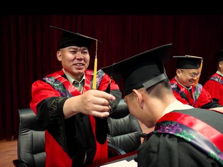 这是属于每一位武警警官学院学子“拨穗正冠”的高光时刻!#毕业(视频:郑安逸)