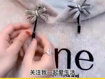 卫衣扁绳的系法!#女神必备 #卫衣飘绳打结 #绳结 #绳结打法大全 @DOU+小助手 @抖音小助手