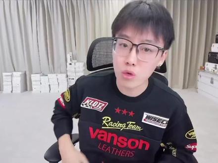 关于今天晚上的回应,小泽已经认识到自己的错误,感谢所有老铁的支持,也给所有大伙道个歉@陈泽- @陈泽陈泽(鼠门) @活着不玩不如死 #陈泽 #陈泽直播回放 #陈泽直播录屏 #陈泽拉票