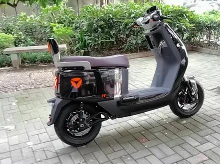 雅迪探索E10电摩运动版,详细介绍,评论区欢迎交流,随便问✌#雅迪电动车 #雅迪冠能2023全新上市 #让骑行成为一种生活 #改装升级