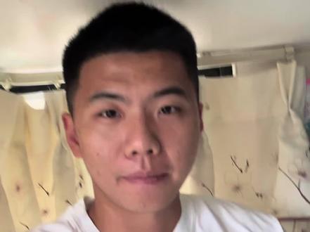 好好回应一下最近南充球迷的呼声, 确实球迷们太热情了,我不希望再有人去发让我当教练啥啥啥的,其实被现在的教练看到会很不舒服,我不想拉仇恨,我确实能力不足,我需要更加努力,南充队很好很拼,我也不想去过多的参合。我这个年龄震不住更衣室的🙏