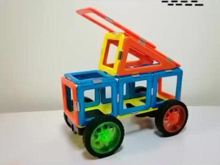 简易版的消防车,学会利用大长方形来打架,更稳固~#磁力片 #动手动脑 #亲子玩具