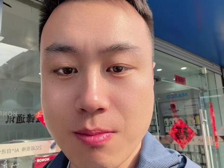 #ios26#苹果系统#国补 #苹果17 ios 26.4系统我用到现在 没有发现声音卡顿、微信拍照卡顿 续航我感觉不如26.3.1,而且发热有点,但是这个可能跟天气也有关系 这几天太热了。 总之一句话 没升级26的 继续等,已经升级了的 一定要升级26.4 必须bug前边太多了。