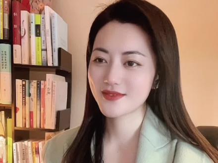 “先敬罗衣后敬人,先敬皮囊后敬魂。”一段很有意思的话,话虽糙,理却不糙。一切的底气来源于你的能力。