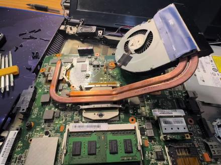 #拆机 #黄金
笔记本主板提炼黄金😍