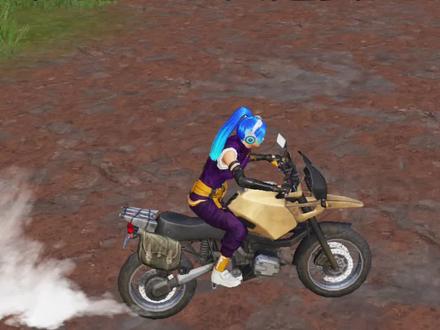 游戏中摩托车也能烧胎起步 #和平精英