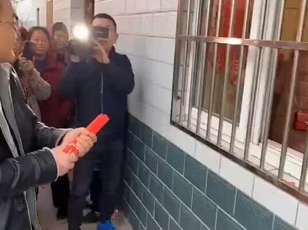 非物质文化遗产,苏北灌溉总渠沿岸的娶媳妇,姑爷戳窗户说的喜话。☺