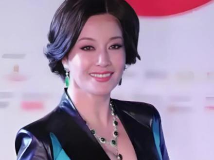 向太揭穿刘晓庆,走路全靠演 #娱乐八卦