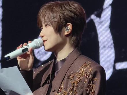 徐良给汪苏泷道歉了,3月27日场次大屏幕上播放后悔无期。创作者没有署名作者汪苏泷。每一句歌词都注入他们的心血。徐良第一时间联系龙哥道歉。#徐良 #徐良深圳演唱会 #徐良演唱会爷青回 #后会无期 #后会无期徐良汪苏泷