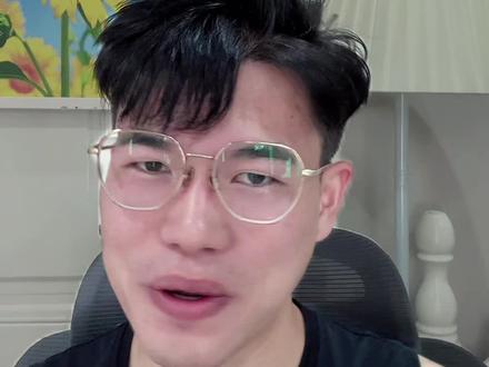 终于搞懂了为什么我每次视频不是变白就是变卡的原因了,原来是我导出视频最后一步没弄对,不要小看剪完剪映视频导出的最后一步,最后一步没导出对,整个视频都可能直接垮掉,要记得按这样的设置导出,不然导出的视频在上传发布到自媒体平台后,就会观看不流畅、曝光变白变模糊,很大程度影响观看体验,这些坑我都踩过,在我搜了大量的笔记和请教过很专业资深的拍摄剪辑师同事后,终于解决了视频导出的问题,我归纳汇总以下避坑两点,希望看到这条笔记的伙伴们,有所帮助
1️⃣导出视频的清晰度不是越高越好,很多人都以为把参数调到最高4k,帧率调60,码率也调到最高,以为这样导出和上传发布到自媒体平台后,会更清晰观看体验就会更好,但其实是你参数调到最高,上传到自媒体平台,会被压缩、甚至会观看地不流畅,用户在看你的视频的时候,反而要加载更久卡卡的,所以参数只要调常规推荐的1080p30帧就足够了
2️⃣导出要记得关闭智能HDR,如果你每次剪完视频,上传到自媒体平台后,视频突然变得不清晰,曝光变白了很多,那就是你导出没有关掉HDR的原因,所以总结下来,剪映导出视频的时候记得选择1080p 30帧 关闭智能HDR,这样你导出的视频在上传发布后,让人看的更清晰、更流畅
#自媒体 #剪辑教程 #短视频运营 #自媒体干货 #视频导出