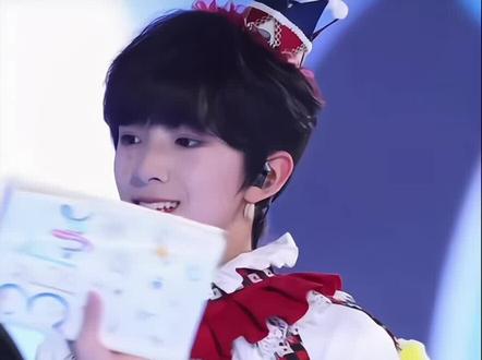 多变的圣罗兰之花#陈浚铭 #舞台