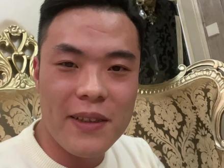 穷人站在十字街头耍十把钢构勾不到亲人的骨肉,有钱人在深山老林抡刀枪棍棒打不散无义的宾朋。
