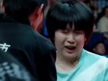 深圳大学3:1击败山东鲁能夺得乒超总决赛的冠军!全场最大的惊喜当属覃予萱,一人独揽两分扛起队伍大旗,面对国乒老将完全不怯场,敢打敢拼、出手果断,每一板衔接都透着初生牛犊的锐气!落点敢压、相持敢冲,关键分上的心态稳到离谱,这就是国乒新生代的硬实力,妥妥的国乒女队未来接班人!恭喜深大夺得冠军!#深圳大学#覃予萱