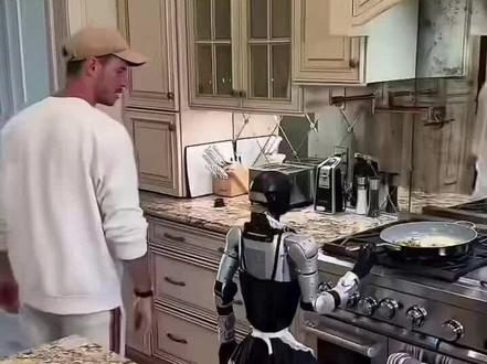 美国网友买了一个宇树机器人并让其做饭,结果……😂