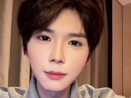 何秋亊表示此次事件不是自己的错#何秋亊##何秋亊直播