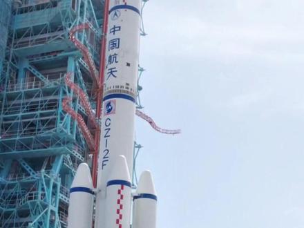 神23石墨烯涂层筑牢航天热盾 神23已运抵发射中心,其热防护系统搭载石墨烯复合涂层技术,该涂层降温且散热效率提升 25%,还借硅烷偶联剂破解涂层剥离难题,筑牢航天器在轨热防护屏障,彰显我国航天技术突破。#神舟飞船 #石墨烯 #散热 #涂层 #铭思贝涂层