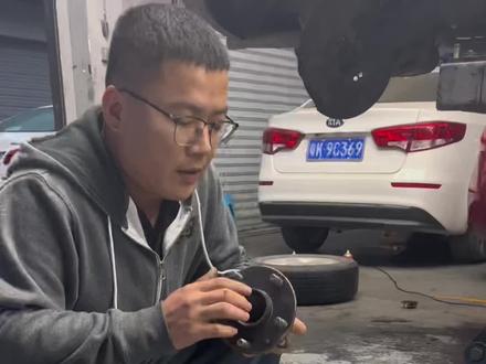 有没有开起来嗡嗡响的车友,不用担心发动机响,是很小的问题#汽车保养与维修 #专业维修保养 #汽车服务行业 #实实在在的修车